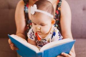 E bine să umbli dezbrăcat în faţa copilului tău? Ce spun experţii