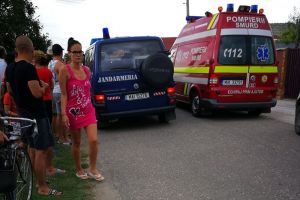 Poliţista care şi-a împuşcat fiul şi mama, înmormântată alături de cei doi