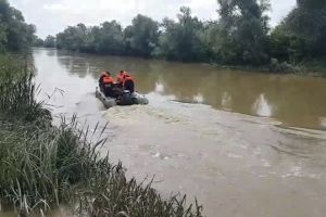 Pompierii continuă căutarea copilului dispărut în râul Berivoi, însă fără scafandri