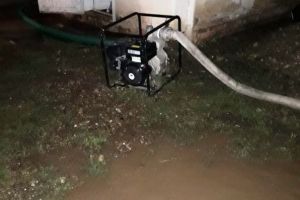 FOTO: Gospodării inundate la Țifeşti şi Vidra