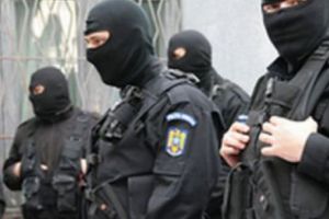 PERCHEZIȚII în ȘAPTE judeţe. Cinci persoane SUSPECTE de SPĂLAREA BANILOR au fost ridicate cu mandat 