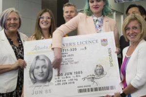 Și-a făcut SCHIMBARE de SEX pentru a plăti MAI PUȚIN la asigurarea auto