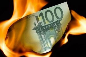 24 de percheziţii într-un dosar de spălarea banilor