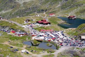 URGENȚĂ la Bâlea Lac. O fetiţă a căzut de pe stânci