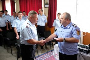 Peste 50 de pompieri au fost avansaţi în grad