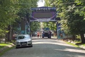 Clujul e sub asediul Untold. Imagini de la Kaufland unde se dau bilete gratis