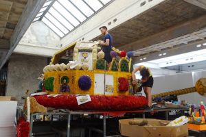 Vine Carnavalul Florilor! Carele alegorice ajung la Oradea pe 21 august (FOTO)