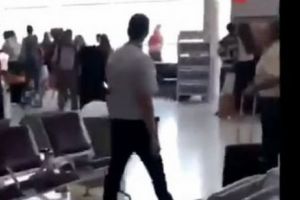 BĂTAIE CRUNTĂ în aeroport! Doi RAPPERI CELEBRI şi-au cărat PUMNI ȘI PICIOARE până n-au mai putut - VIDEO ȘOCANT