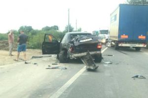 FOTO, VIDEO. Accident pe DN1, între Alba Iulia şi Teiuş: Două maşini şi un TIR s-au ciocnit din cauza nepăstrării distanţei