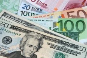 Perechea euro/dolar, evolutie lenta, in scadere