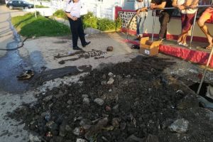 Sascut: Fragmente dintr-un schelet uman găsite în timpul demolării unui podeţ