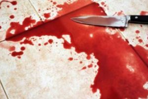 După ani în care a îndurat bătăi şi violenţe, o femeie şi-a HĂCUIT iubitul. Poliţia a solicitat un elicopter