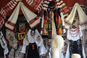 FOTO: Tradiţiile dăinuiesc, prin oameni, la Festivalul Văii Mureşului