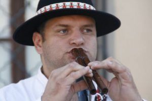 „Să insuflăm copiilor preţuirea pentru valorile noastre, de la cele mai mici vârste!”