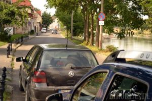 Parcarea interzisă! Primăria a început să ridice maşinile parcate pe strada Principatelor Unite