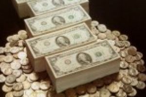 Euro scade, dolarul creste