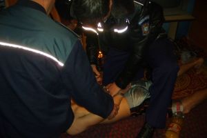 Scandal pe terasa unui local din Alba Iulia: Un tânăr a fost reţinut după ce i-a jignit pe chelneri şi s-a dezbrăcat în faţa lor