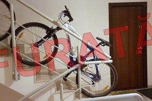 Bicicleta furata din zona Girocului, din Timisoara. A disparut si lantul cu care era legata