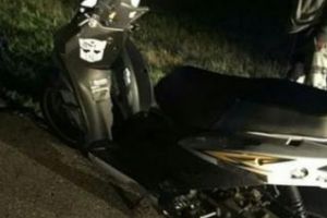 A condus un scuter mai mult de 200 de km pe autostradă folosind telefonul pe post de far - VIDEO