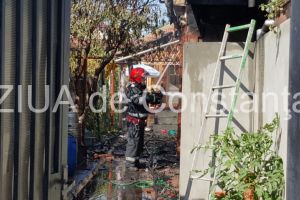 Imagini de la eveniment: Alerta la ISU Dobrogea. Arde o casa in Navodari (galerie foto+video)  