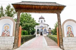 Oraşul Pantelimon. Pelerinaj la racla cu moaştele Sf. Pantelimon, doctorul fără de arginţi