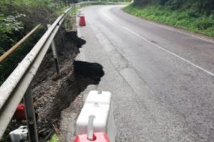 Atentie, soferi! Restricţii pe DN 1A între Cheia şi Braşov. Carosabilul s-a surpat