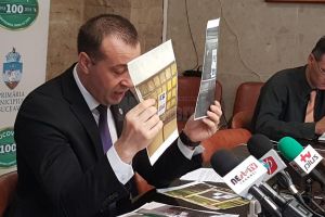 Tineri sancţionaţi de Poliţia Locală pentru lipirea ilegală a sute de afişe prin Suceava