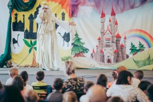 Unde fugim de-acasă...