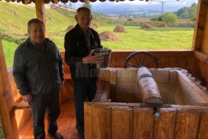 Patru izvoare de apă minerală din Poiana Stampei, reabilitate şi puse la dispoziţia ...