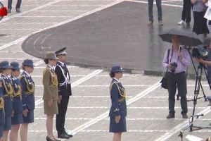 O tânără din Cornu Luncii, ofiţer de război electronic, este lidera promoţiei 2018 a ...