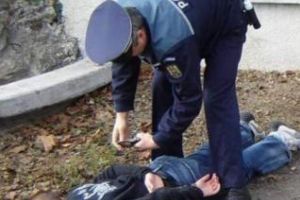 Clujean beat a intrat cu maşina în poarta secţiei de poliţie