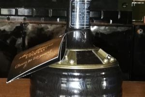 Utopias, cea mai scumpă bere din lume, de vânzare şi la Iaşi