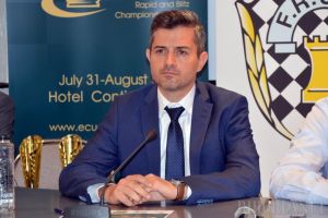 Secretarul de stat cu 