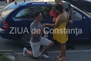 Dragostea pluteste in aer la Constanta. Cerere in casatorie pe bulevardul Tomis. Cum a reactionat viitoarea mireasa (galerie foto)
