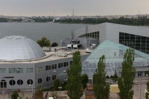 Pavilionul Expozitional se doteaza cu loc de joaca pentru copii