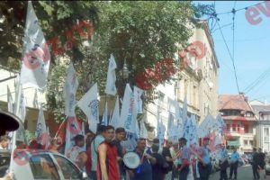 „Cei mai săraci bugetari” au ieşit în stradă