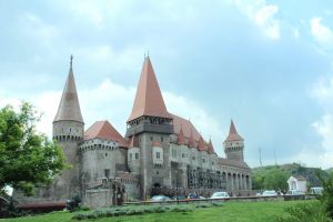 Restaurarea Castelului Corvinilor – peste o săptămână se va anunţa câştigătorul licitaţiei