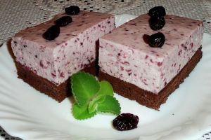 Reţeta săptămânii – Prăjitură cu cremă de afine