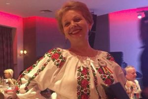 Bistriţeanca Doina Pană a purtat costumul popular de-a lungul şi de-a latul lumii