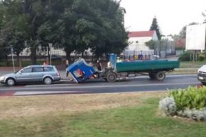 FOTO. Maşină lovită de un camion. Șoferul, beat la volan