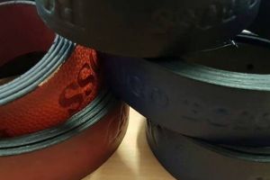 Un tânăr s-a ales cu dosar penal pentru că vindea curele contrafăcute