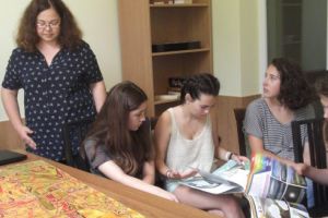 FOTOGALERIE: Artista Fábián Gabriella, invitată specială a Taberei de creaţie „Irsai Zsolt”