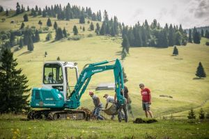 Peste 200 de donatori şi excavator nou pentru Via Transilvanica