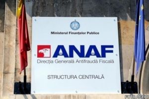 Sute de mii de români ar putea fi amendaţi de ANAF