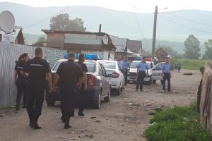 FOTO. Acţiune puternică a poliţiştilor la Aiud, încheiată cu amenzi de peste 26.000 de lei: Peste 200 de persoane şi autovehicule, controlate