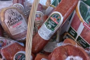 Giganţii CrisTim şi Angst: „România se închide!” Pesta Porcină Africană ne scoate din UE