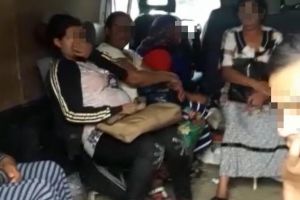 „Pirat” prins cu 11 pasageri într-o maşină cu 3 locuri. Bihoreanul a rămas fără certificat şi plăcuţe de înmatriculare!