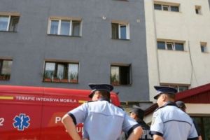 Femeie găsită moartă, la sibsolul unui bloc din Ştefăneşti