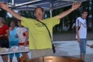 Răsfăţ culinar la malul Dunării! Ceaunul de Aur aşteaptă sâmbătă cel mai iscusit bucătar