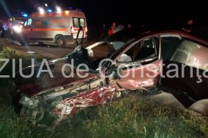  Judetul Constanta. Accident rutier grav. Doua masini implicate. Una cu numere de Anglia. Trei victime. Interventie SMURD. Masini distruse